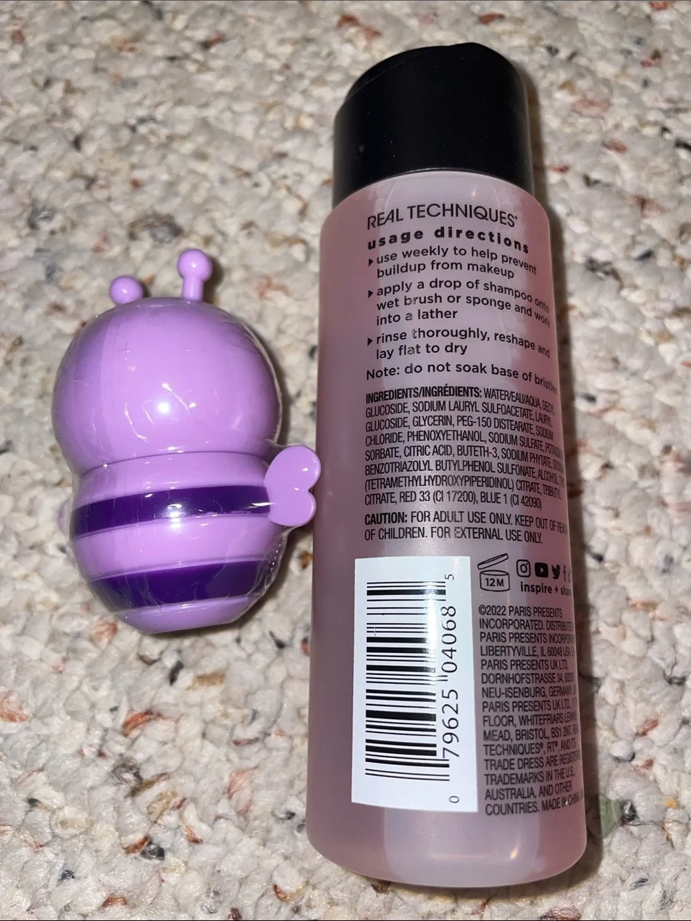 Real Techniques Brush + Sponge Cleansing Gel & lipbalm bee :)